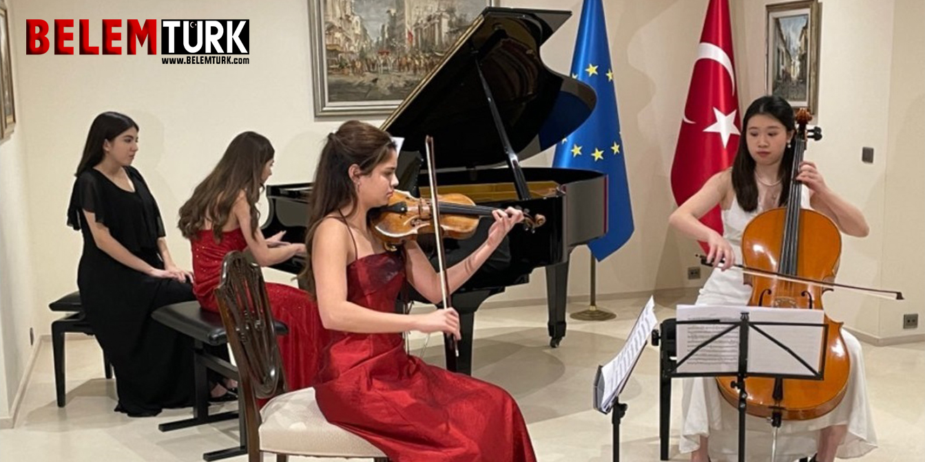 Brüksel’de Türk genç yetenekler mini konser verdi