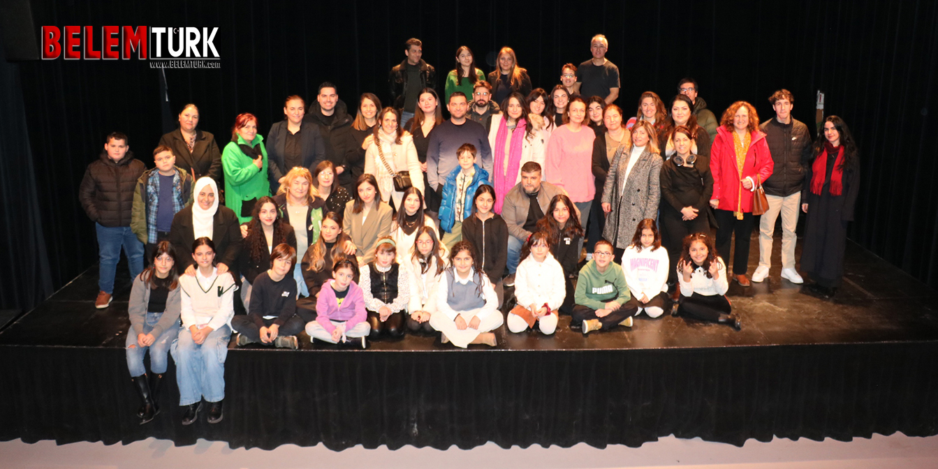 Binfikir Tiyatro Topluluğu “Yaşasın Kabare” oyunuyla toplumsal sorunları Gent sahnesine taşıdı