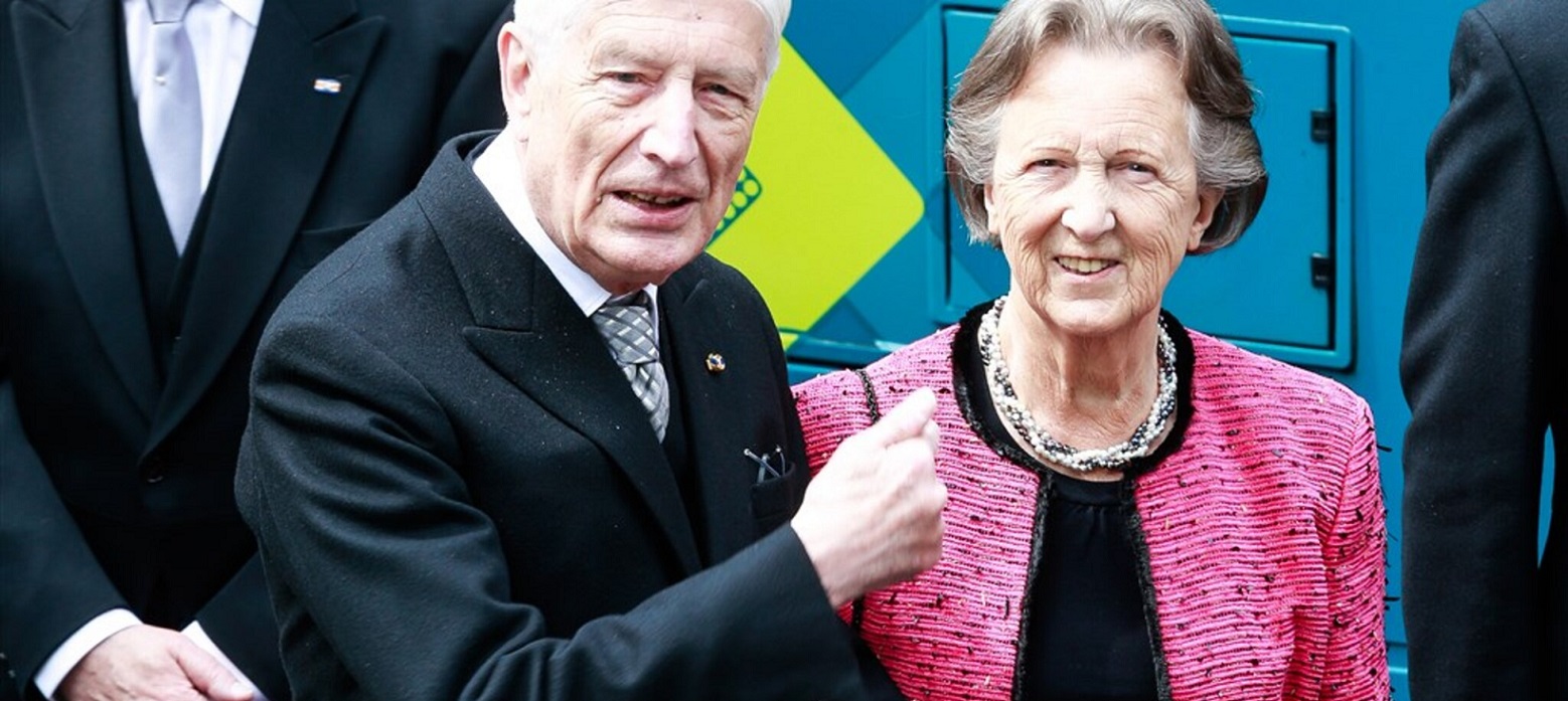 Eski başbakan ve eşi ötanaziyle hayatını sonlandırdı