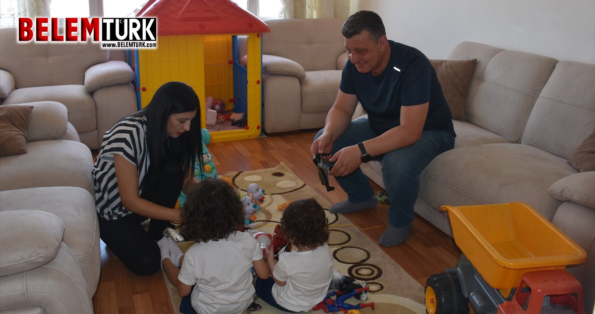 Afyonkarahisar’da Feride ve Levent Baş çifti, iki bebeğin koruyucu ailesi oldular