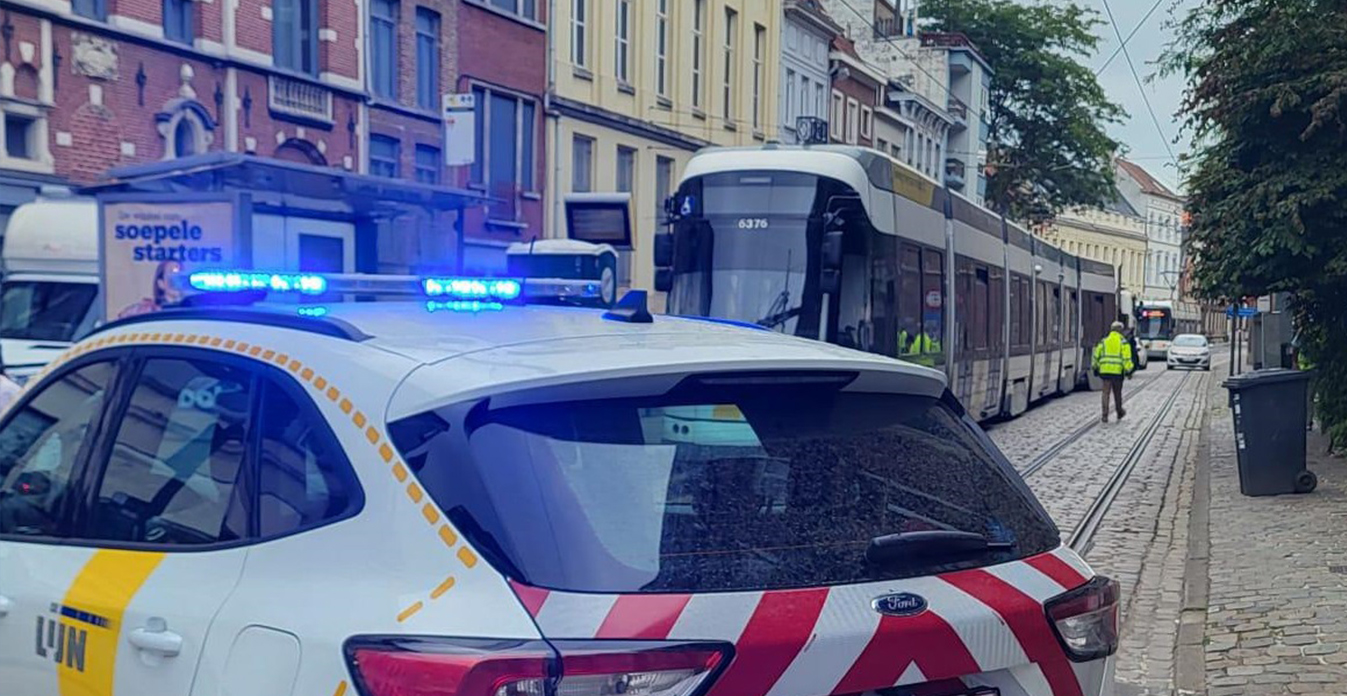 Belçika’nın Gent şehrinde raydan çıkan tramvay nedeniyle seferler kesintiye uğradı