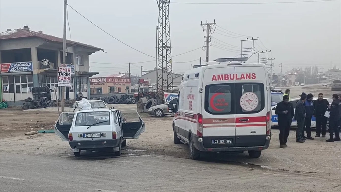 Afyonkarahisar’da 14 yaşındaki sürücünün karıştığı kazada 6 kişi yaralandı