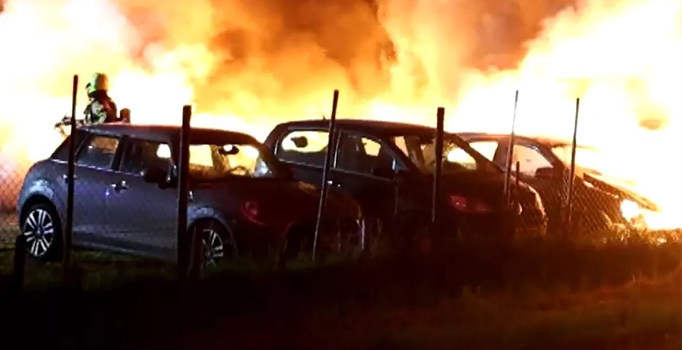 Hollanda Schiphol havalimanı yolcularının kullandığı otoparkta büyük yangın