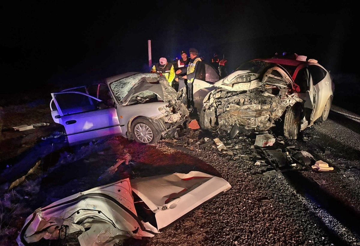 Eskişehir’de iki otomobilin çarpışması sonucu 4 kişi öldü