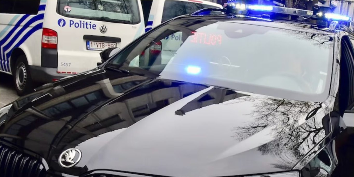 Gent şehrinde önündeki aracın sivil polis olduğunu bilmeden yavaş gitmesine öfkelenen adam cezadan kurtulamadı
