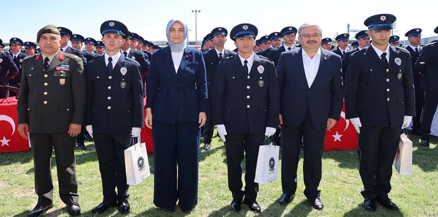 Afyonkarahisar’da eğitimlerini tamamlayan 225 polis adayı mezun oldu