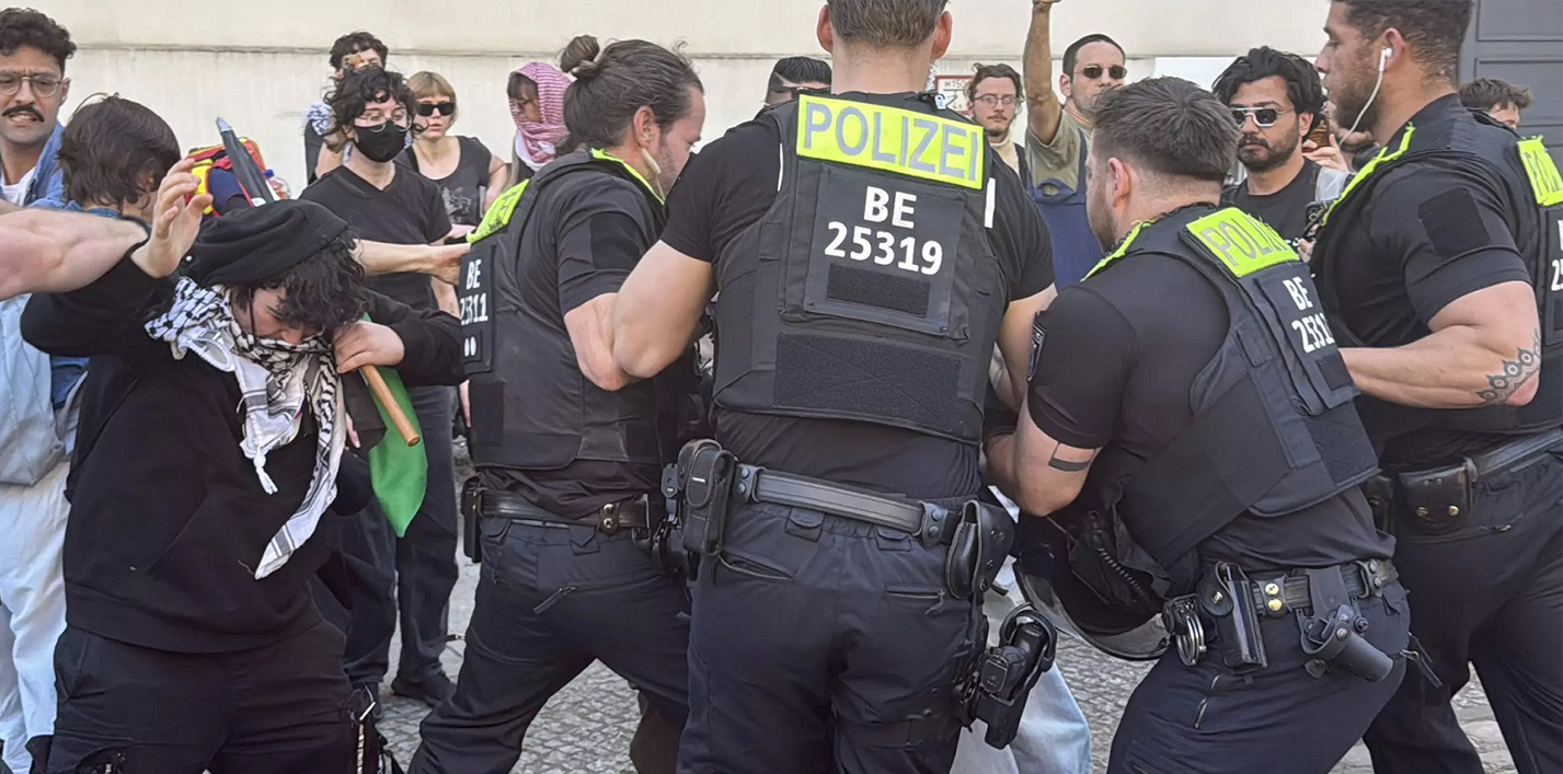 Almanya’da polisin orantısız güç kullanması eleştirilerin hedefi oldu