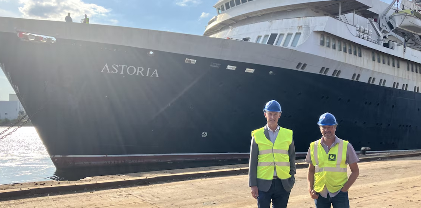 Gent limanında efsanevi yolcu gemisi Astoria, geri dönüşüm tesislerinde sökülecek