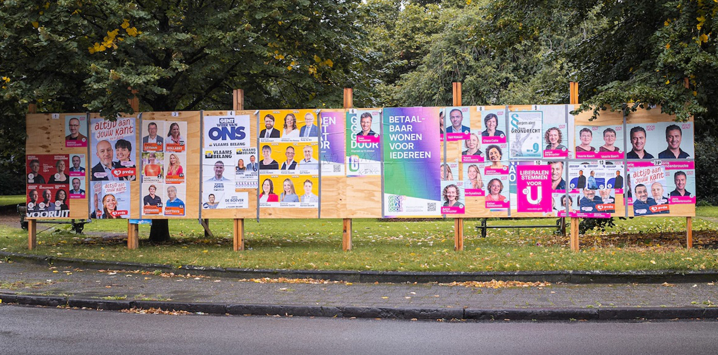 Belçika’nın Gent belediyesi seçim afiş panolarını kaldırıyor.