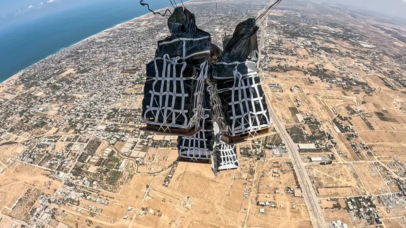 Belçika Hava Kuvvetleri Gazze’ye havadan yardım malzemesi indirdi