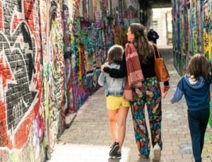 Belçika’nın Gent şehrindeki grafiti sokağına bisikletle girenlere para cezası kesilecek