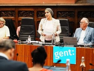 Gent Meclis Üyesi Hafsa El-Bazioui (Groen), Gent Flaman Festivali yönetim kurulundan istifa edeceğini açıkladı