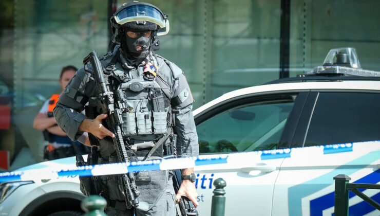 Brüksel’de sivil polis müfettişi, bir kavgaya müdahele ederken bıçaklandı