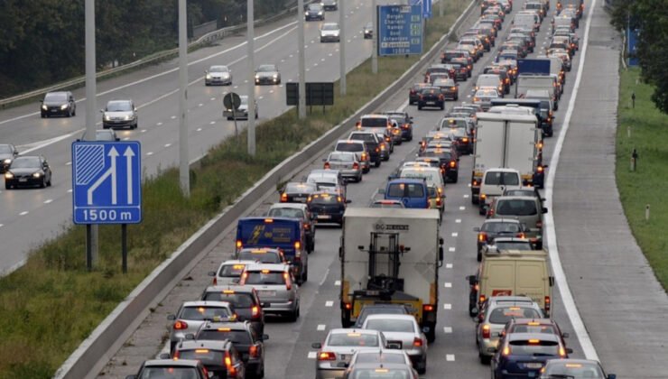 Belçika Güvenlik Enstitüsü Vias’a göre, sürücülerin yarısı trafikte acil geçiş koridoru kuralını bilmiyor