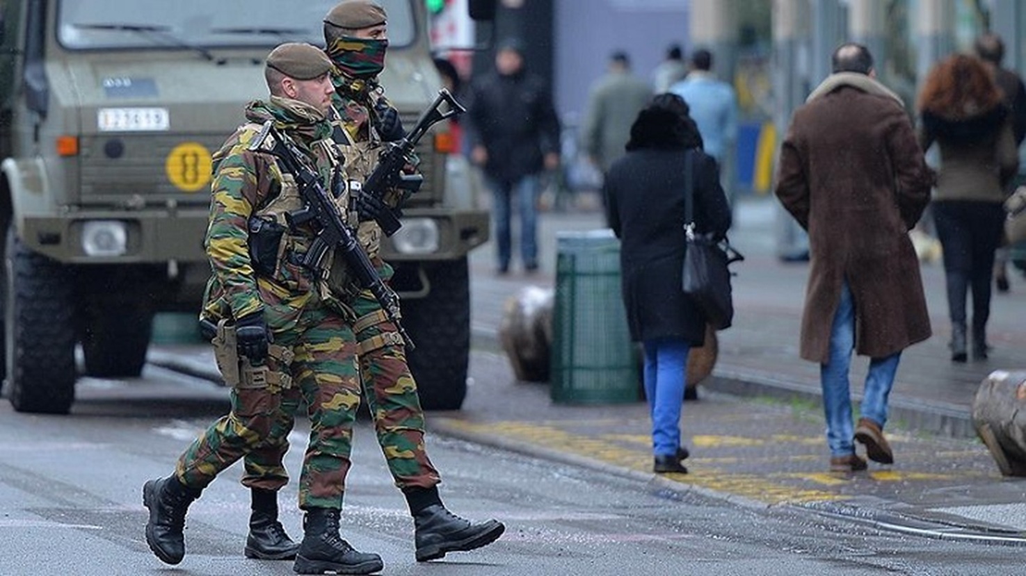 Brüksel sokaklarında yeniden askerler mi devriye gezecek?