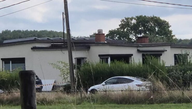 Belçika’da eski kız arkadaşını bağlayan adam, annesinide bıçaklayarak ağır yaraladı