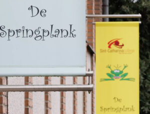 Belçika’da 16 küçük çocuğa tecavüz ettiği iddiasıyla anaokulu öğretmeni hakim önüne çıktı