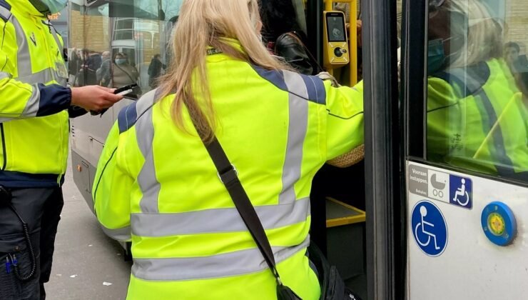 Belçika’da otobüse biletsiz binen 17 yaşındaki kız, kontrol görevlilerini tekmeledi, tükürdü ve ısırdı