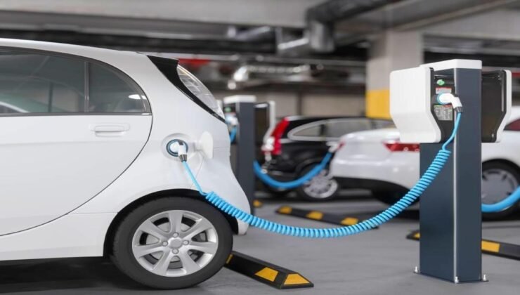 Belçika’da, 2026 yılından itibaren elektrikli araçlar için yol vergisi alınacak