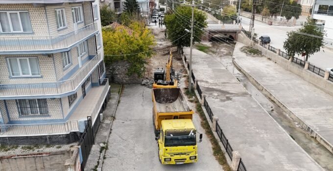 Emirdağ’ın “Rıhtım Kenarı” bölgesinde yol yapım çalışmaları başladı