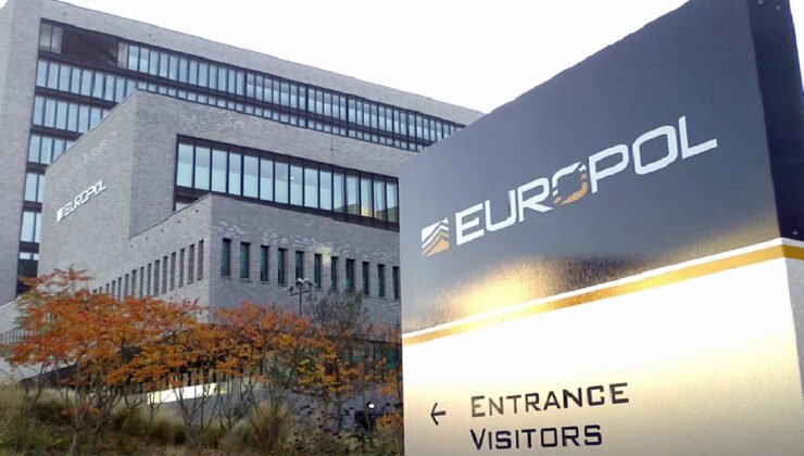 Belçika, İtalya ve İspanya’da düzenlenen operasyonlarda lüks araç hırsızlık şebekesi çökertildi