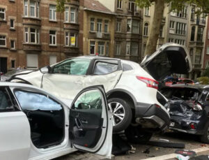 Brüksel Schaerbeek’te yaşanan trafik kazası ucuz atlatıldı