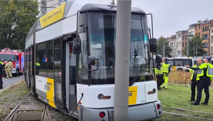 Belçika’nın Anvers şehrinde tramvayın raydan çıkması sonucu iki kişi yaralandı