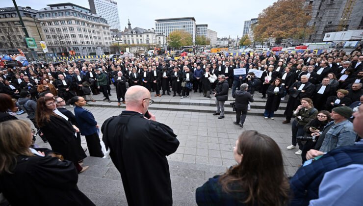 Belçika’da yargı mensuplarından “adalete ihtiyaç var” protestosu
