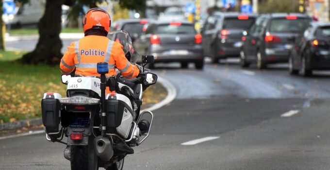 Brüksel Başkent Bölgesi Laeken’de bir polis devriyesi bir kişinin cansız bedenini buldu