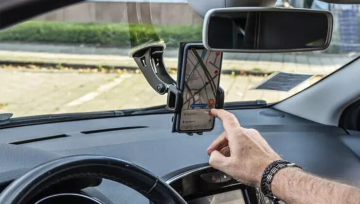 Belçika’da trafikte cep telefonu kullanan kişiler, para cezası yerine bir eğitim programına katılabilecek