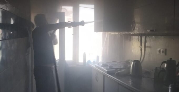 Emirdağ’da Ümit Koca’ya ait evde çıkan yangında ekiplerin hızlı müdahelesi faciayı önledi