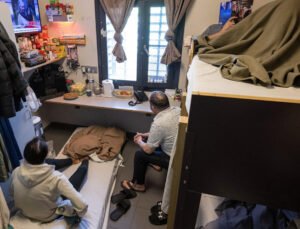 Belçika hapishanelerinde şu anda 500 ‘e yakın mahkum yerde yatıyor