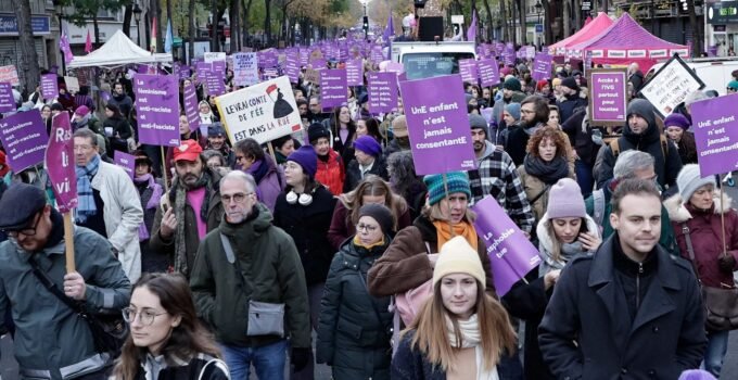 Brüksel’de binlerce kişi cinsiyete dayalı şiddete karşı gösteri düzenledi