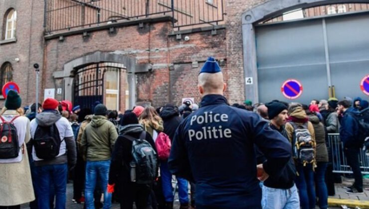 Belçika’nın Charleroi Belediye Meclisi, sığınmacı kabul merkezinin yapım izin başvurusuna itiraz etti