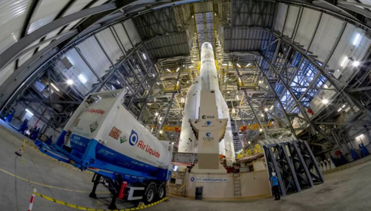 Avrupa Uzay Ajansı (ESA), Belçika tesislerinde geliştirilen büyük bir gözlem uydusunu bu gece fırlatacak