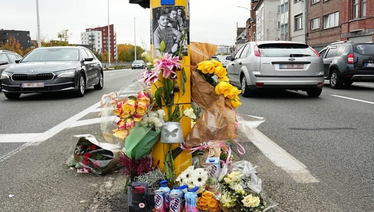 Gent şehrinde Yunus’un hayatını kaybettiği yere arkadaşları çiçek ve fotoğraf bıraktı