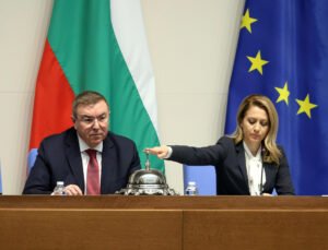 Bulgaristan’da Başbakan Jelyazkov hükümetinin istifası Parlamentoda onaylandı