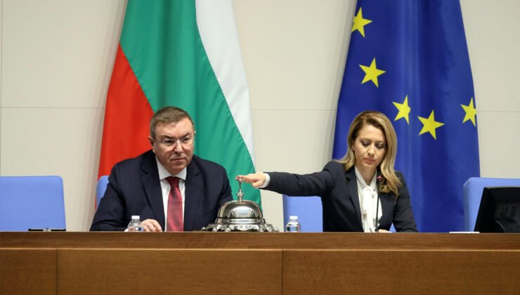 Bulgaristan’da Başbakan Jelyazkov hükümetinin istifası Parlamentoda onaylandı