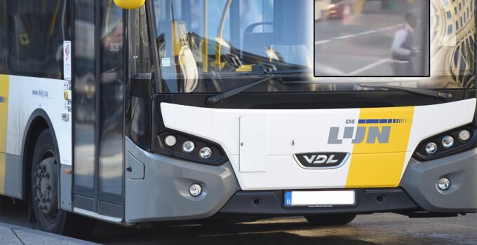 Brüksel’de bir De Lijn otobüs şoförü, pasta almak için otobüsü yol kenarında durdurdu