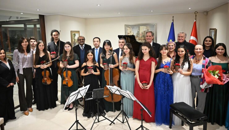 Brüksel’de “Türkiye’nin Genç Yetenekleri” yıl sonu konseri verdi