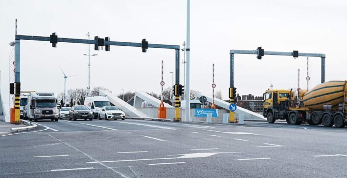 Gent Meulestede Köprüsü, 5 yılı aşkın süren çalışmaların ardından tekrar trafiğe açıldı