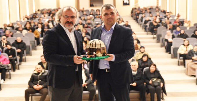 Emirdağ’da “Bu Çağda Aile Olmak” konferansı yoğun katılımla gerçekleştirildi.