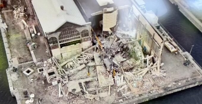 Belçika’nın Anvers şehrinde bir inşaat deposunun çökmesi sonucu bir işçi hayatını kaybetti