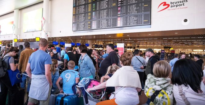 Brüksel Havalimanı’nda Noel tatili yoğunluğu yaşanıyor