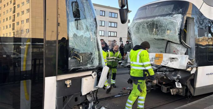 Belçika’nın Anvers şehrinde 2 tramvayın çarpışması sonucu 9 kişi yaralandı