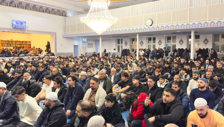 Hollanda’da bin üçyüz genç sabah namazında buluştu