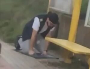 Almanya’da otobüsten inerek namaz kılan şoför işten çıkarıldı