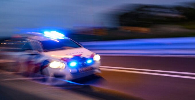 Hollandalı şarkıcının arabası arka koltukta çocukları varken çalındı, polis kovalamacası Belçika’da sona erdi.