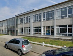 Belçika’da 16 yaşındaki öğrenci, sınıf arkadaşı iki kardeş tarafından sırtından bıçaklandı