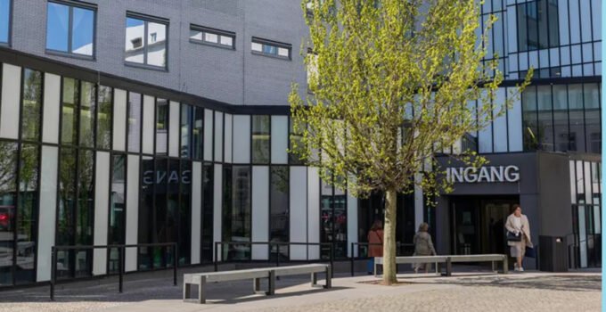 Belçika’nın Oudenaarde hastanesinde gece saatlerinde çıkan yangında 5 personel acil servise kaldırıldı.